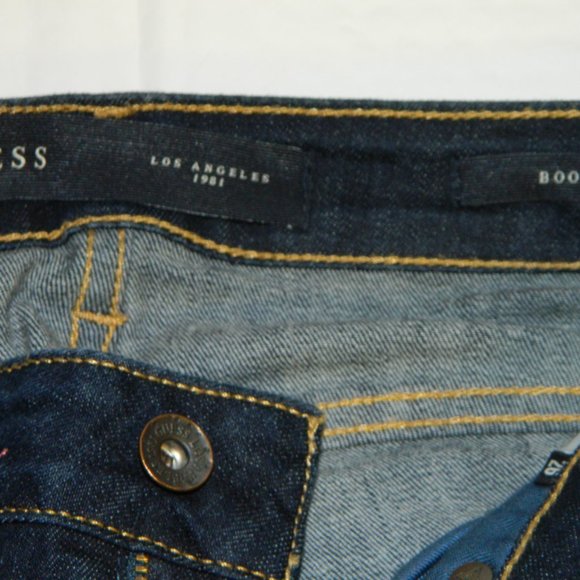2 for/ $35 GUESS Dark Blue Mild Distressed Straight Leg Mid Rise Jeans Size 26 - Picture 8 of 11